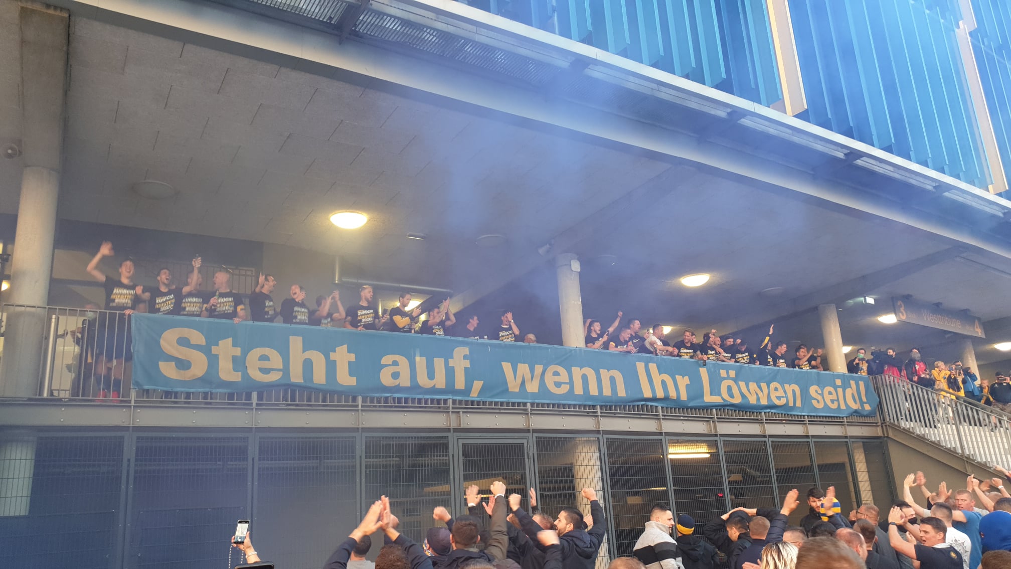 Eintracht Braunschweig So Feierten Die Fans Ihre Mannschaft