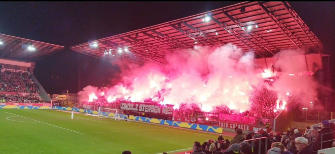 Rot-Weiss Essen nach Pyro-Vorfall mit hoher Geldstrafe belegt